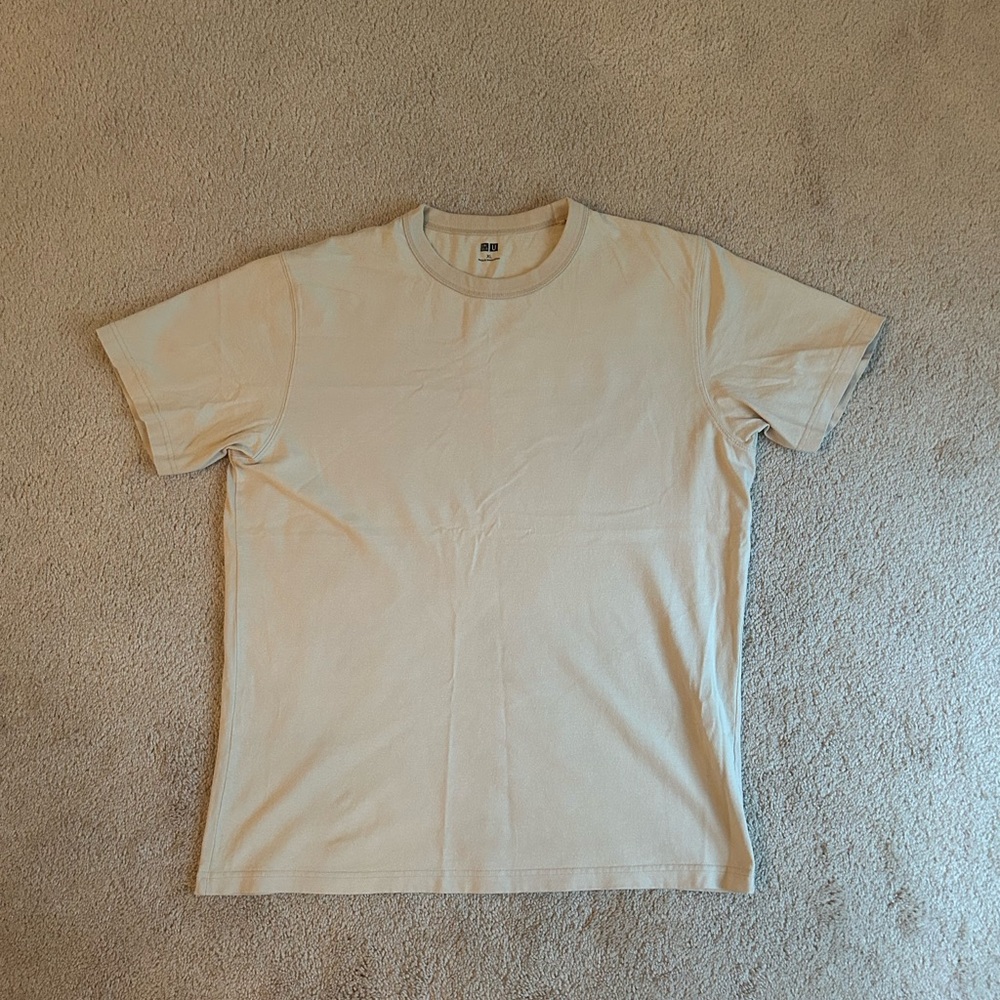 Uniqlo t shirt